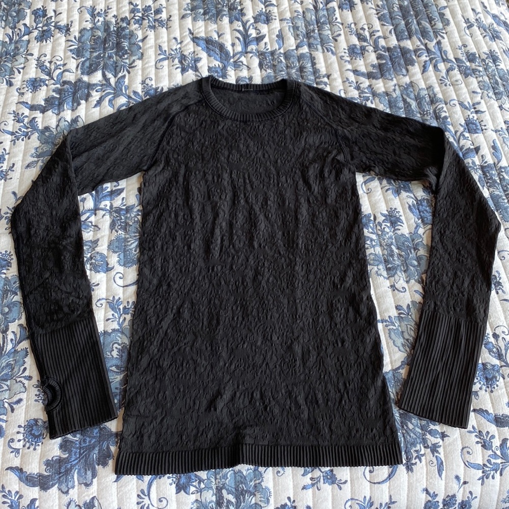 Lululemon long sleeve black shirt size 4 XS/S tight fitting and textured. Black